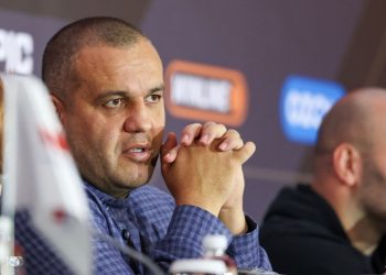 رئيس الاتحاد الدولي للملاكمة: غاسييف جاهز لتوحيد ألقاب الوزن الثقيل بعد انتصاره في IBA PRO 19