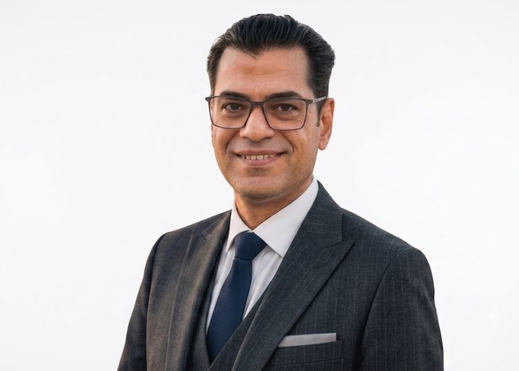 الصحفي والناقد الرياضي كمال سعد