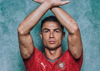 كريستيانو رونالدو يشعل مواقع التواصل بصورة متداولة لدعم حسام حسن