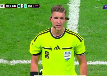 الحكم الفرنسي فرانسوا يرد على اتهامات مونديال 2026: من الغباء اتهامي بالتآمر ضد منتخب مصر