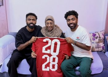 حسين الشحات يحتفل بتجديد عقده مع الأهلي بصورة عائلية ورسالة مؤثرة لجماهير القلعة الحمراء