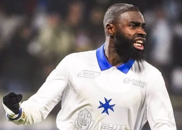 باريس إف سي يقترب من ضم المالي لاسين سينايوكو في صفقة تصل إلى 10 ملايين يورو