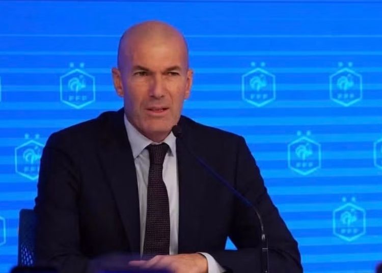 زين الدين زيدان يوقّع عقدًا مع منتخب فرنسا حتى عام 2030