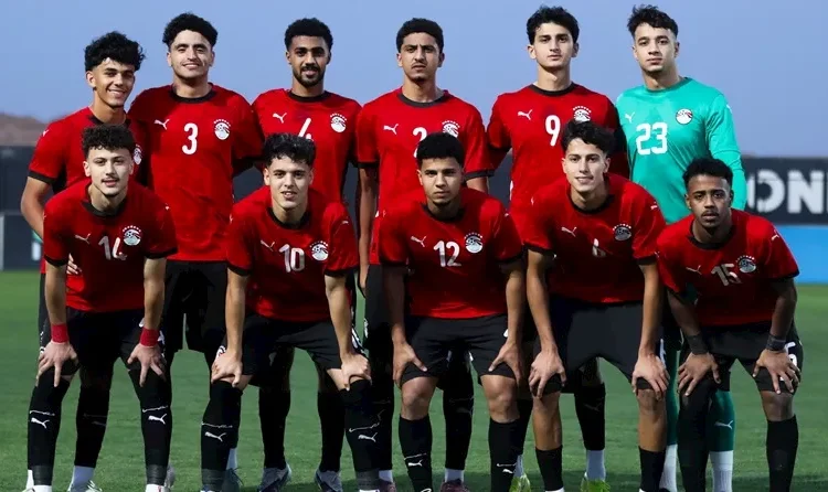 أجواء مميزة داخل معسكر منتخب الشباب احتفالًا بنجاح اللاعبين