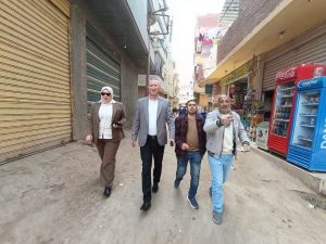 القطان مع مسئولي الكهرباء