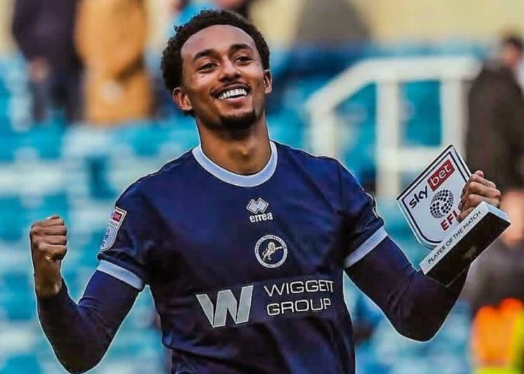 برايتون يقترب من حسم صفقة النيجيري فيمي عزيز