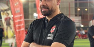 سمير كمونة يقود أكاديميات الأهلي لكرة القدم بالسعودية