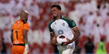 الأهلي يستعيد حارسه ونجمه البرازيلي قبل موقعة الشباب