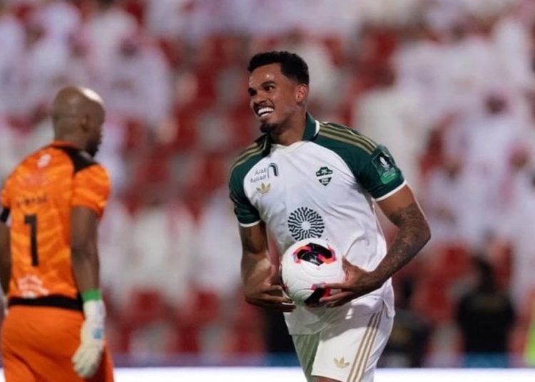 الأهلي يستعيد حارسه ونجمه البرازيلي قبل موقعة الشباب