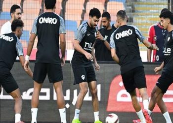 لاعبو الزمالك في مران استشفائي على الملعب