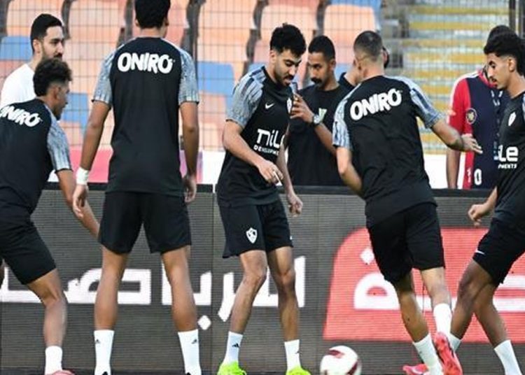 لاعبو الزمالك في مران استشفائي على الملعب