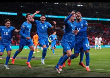 اليونان تواصل تقديم العظمة الكروية في دوري الأمم