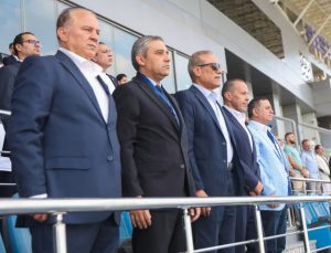 شوقي غريب خلال لقاء منتخب مصر مع الجزائر