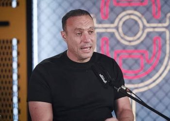 مشجعة زملكاوية تفتح ملف مستحقات الزمالك.. وتطالب نادر السيد برد الأموال بالدولار