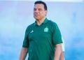 حسام البدري مدرب أهلي طرابلس بقميصه الأخضر