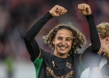 بايرن ميونيخ يرصد موهبة مونشنغلادباخ الشابة وائل محيا