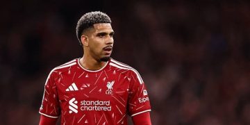 وكيل أراوخو: اللاعب مرتاح في ليفربول والحديث عن البقاء النهائي سابق لأوانه