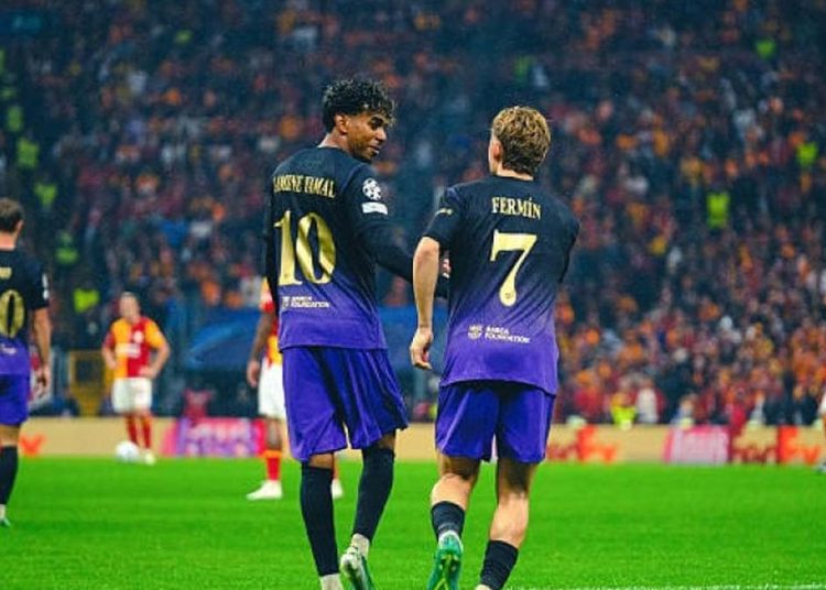 فيرمين لوبيز لاعب برشلونة بقميصه رقم 7 خلال مباراة
