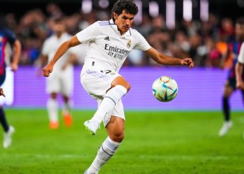 هذه تشكيلة برشلونة الرسمية أمام ريال مدريد في الكلاسيكو