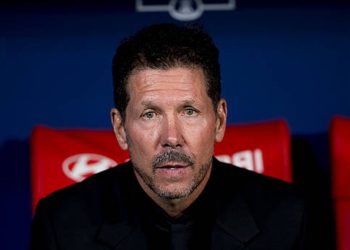 سيميوني يشيد باعتذار ألفاريز لجماهير أتلتيكو مدريد بعد أزمة برشلونة