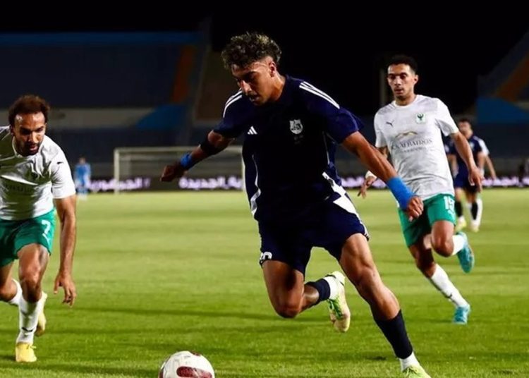 لاعبو إنبي والقناة في مباراة الدوري المصري