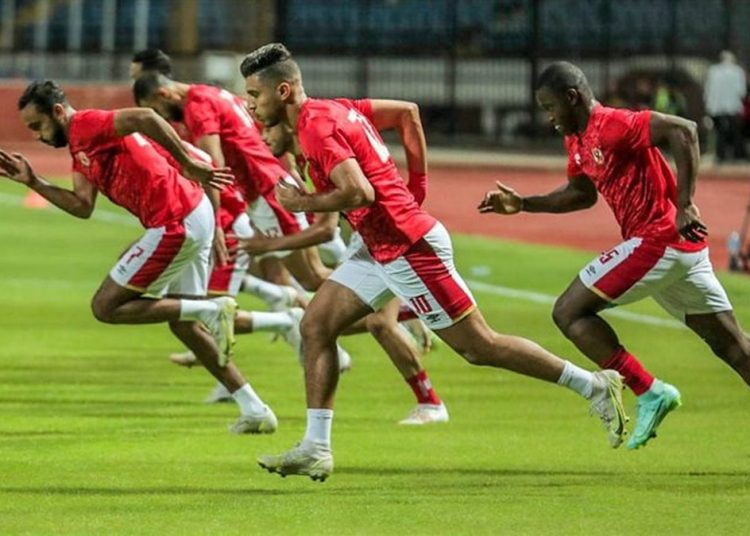 لاعبو الأهلي في التدريبات