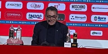 ماركو لاندوتشي المدرب المساعد لنابولي في مؤتمر صحفي