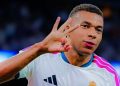 مبابي يتجاوز راؤول ويقترب من رونالدو أمام برشلونة