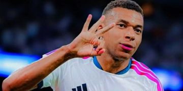 مبابي يتجاوز راؤول ويقترب من رونالدو أمام برشلونة