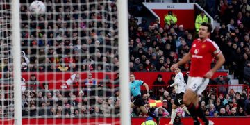 مانشستر يونايتد يسقط بثلاثية أمام بورنموث في الدوري الإنجليزي