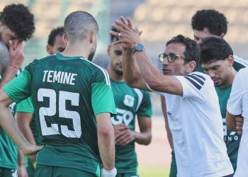 أحمد سامي مع لاعبي المصري
