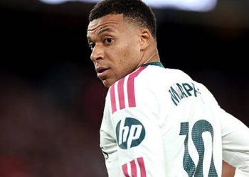 كيليان مبابي بقميص ريال مدريد