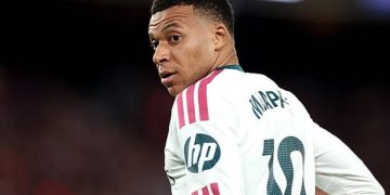 كيليان مبابي بقميص ريال مدريد