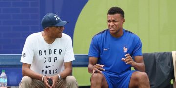 كيليان مبابي بقميص منتخب فرنسا