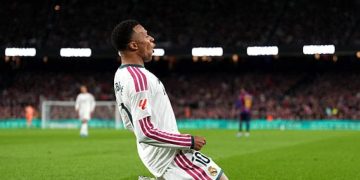 ريال مدريد يخطف فوزًا مثيرًا من برشلونة بثنائية مبابي في كلاسيكو الأرض