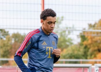 بايرن ميونخ يستقبل بوروسيا دورتموند دون موسيالا.. اللاعب لم يبلغ الجاهزية الكاملة