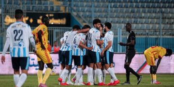 لاعبو بيراميدز يحتفلون بهدف في الدوري المصري