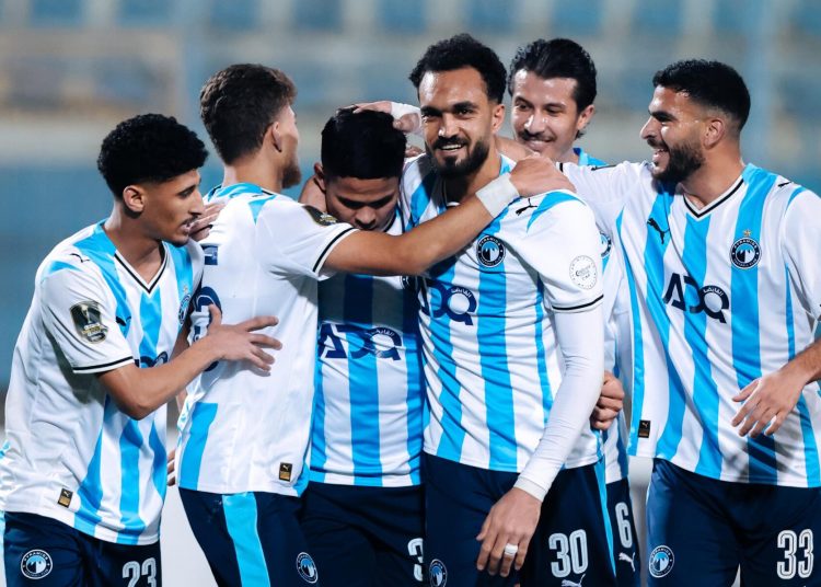 لاعبو بيراميدز يحتفلون بهدف مصطفى فتحي أمام المريخ بنتيو في دوري أبطال أفريقيا