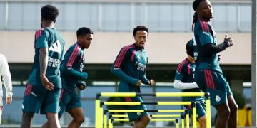 مورينيو يعلن قائمة ريال مدريد لمواجهة راسينغ سانتاندير في الليجا