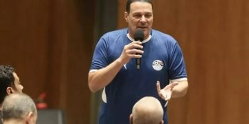 عصام عبد الفتاح رئيس لجنة الحكام في محاضرة