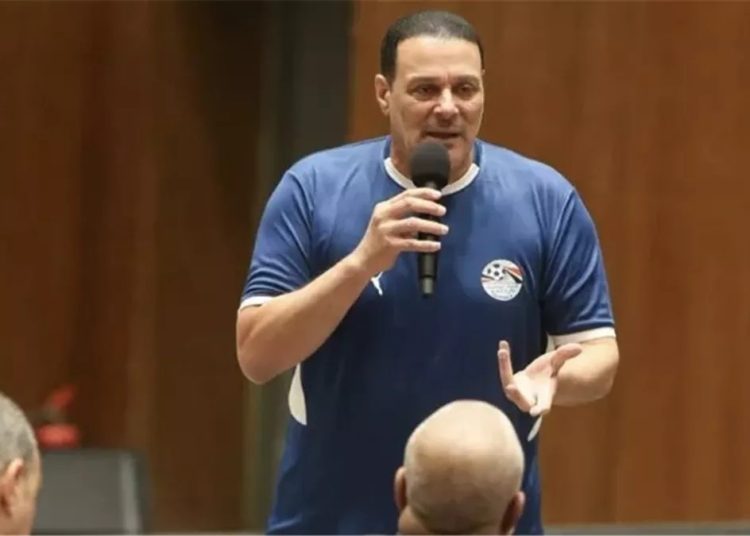 عصام عبد الفتاح رئيس لجنة الحكام في محاضرة