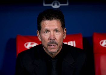 سيميوني يشيد باعتذار ألفاريز لجماهير أتلتيكو مدريد بعد أزمة برشلونة