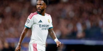 رغم إيقافه.. فينيسيوس يحتفل بفوز ريال مدريد ويشعل الجدل