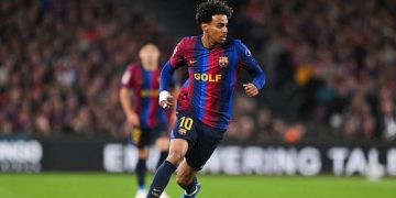 لامين يامال لاعب برشلونة