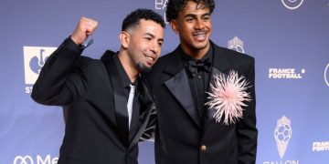 منير نصراوي والد لامين يامال مع نجله