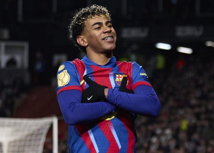 لامين يامال لاعب برشلونة