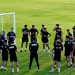 لاعبو الزمالك في مران جماعي على الملعب