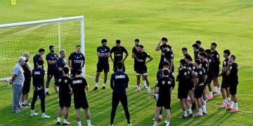 لاعبو الزمالك في مران جماعي على الملعب